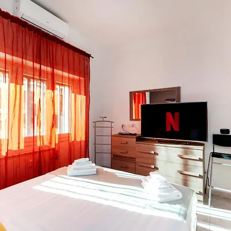 Cozy Trastevere Station Apartment Rome